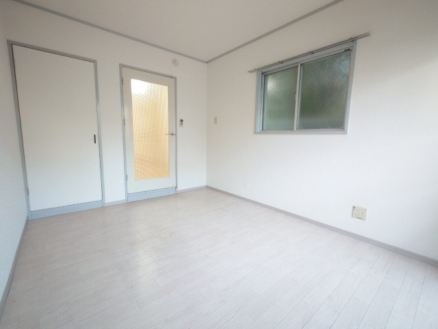 ウエストヴィラ祖原山の居間・リビング