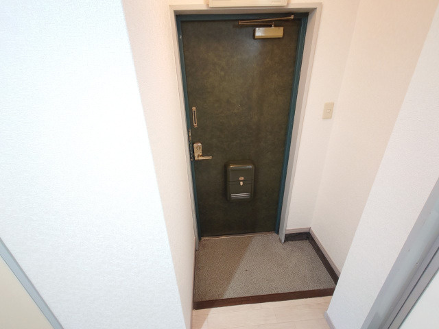 ウエストヴィラ祖原山の玄関