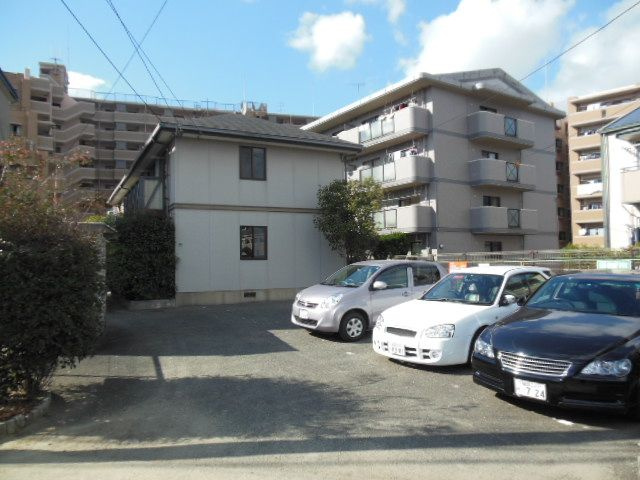 フレグランス香椎参道の駐車場