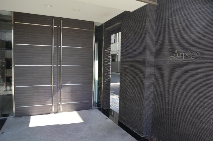 アルページュのエントランス