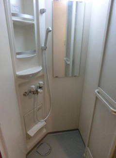 【シャワールーム】