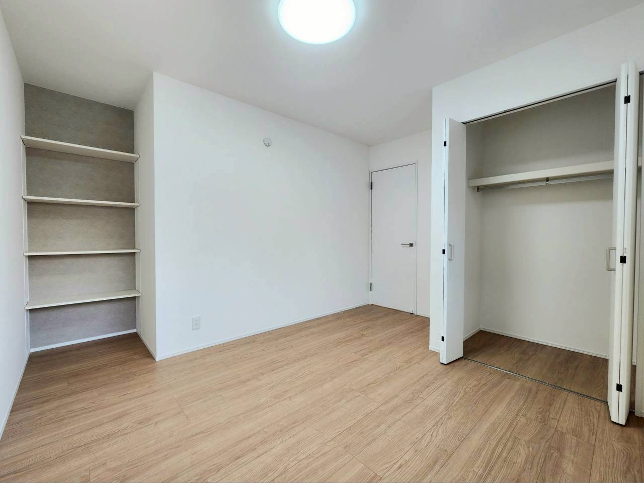 RESET HOUSE－リセットハウス中間市桜台2丁目の洋室|1階6.3帖の洋室です♪