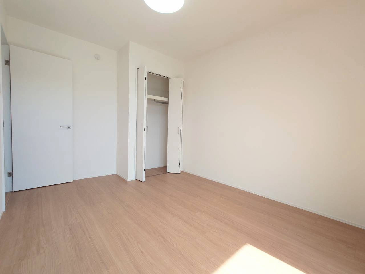 RESET HOUSE－リセットハウス中間市桜台2丁目の洋室|【令和8年7月30日撮影】
シンプルな2階洋室です♪