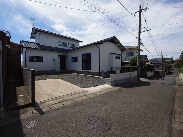 RESET HOUSE－リセットハウス中間市桜台2丁目の前面道路含む現地写真|【令和8年7月30日撮影】
ゆったりとした前面道路で車の出入りも楽々♪
