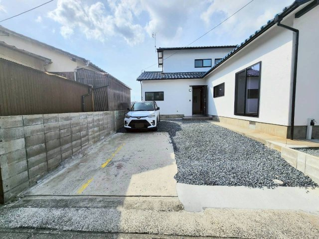 RESET HOUSE－リセットハウス中間市桜台2丁目の外観|駐車場は余裕の3台、車種により4台可能です♪