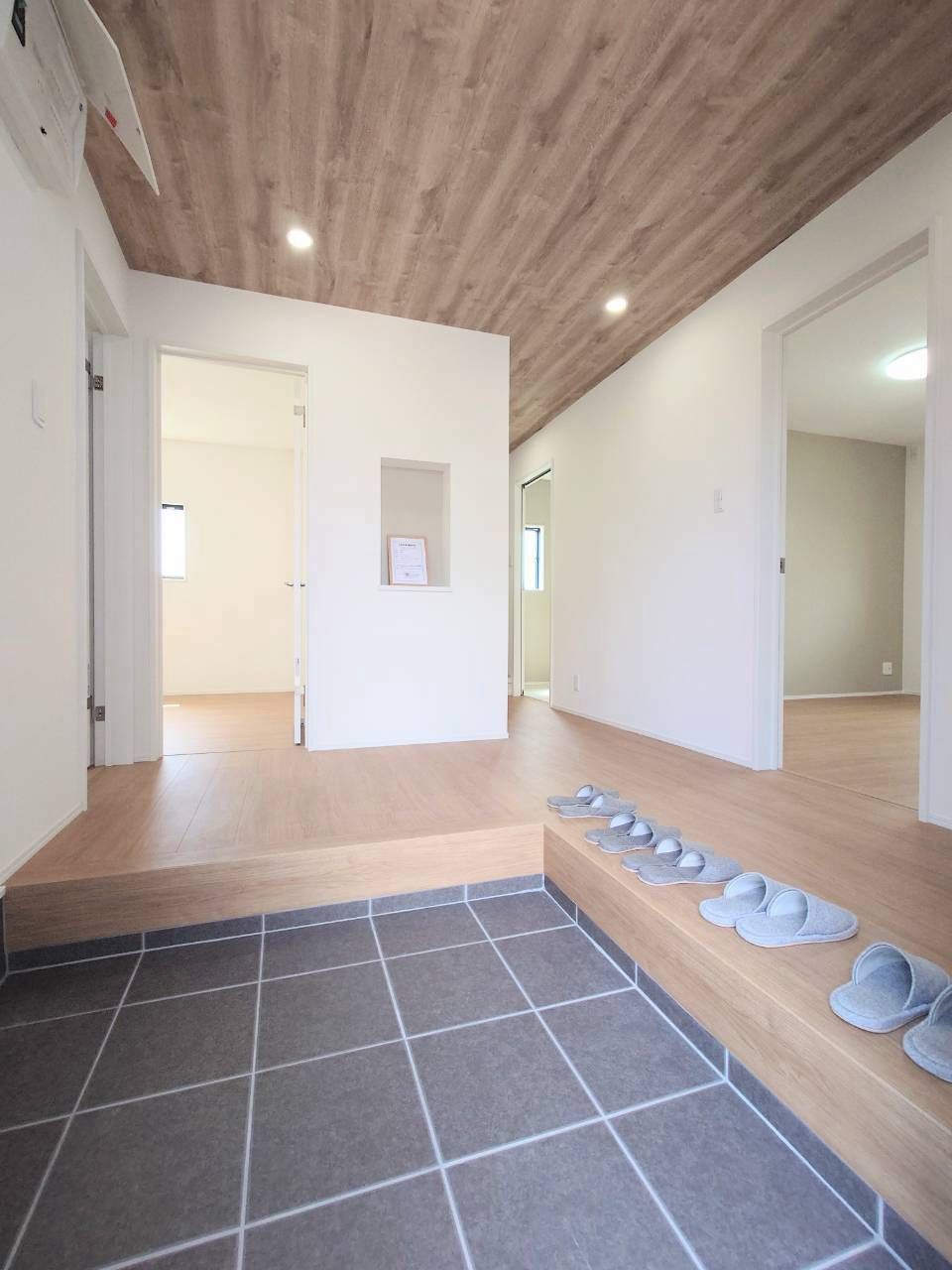 RESET HOUSE－リセットハウス中間市桜台2丁目の玄関|【令和8年7月30日撮影】
建物が大きいので玄関もゆったり設計です♪