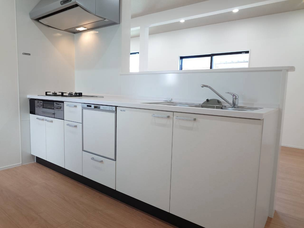 RESET HOUSE－リセットハウス中間市桜台2丁目のキッチン|【令和8年7月30日撮影】
綺麗なホワイトカラーのキッチン♪