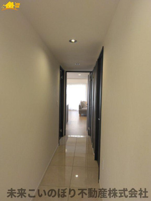 【内装】 | ビー・サイト | 明るい色調の室内です