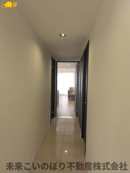 【内装】 | ビー・サイト | 明るい色調の室内です