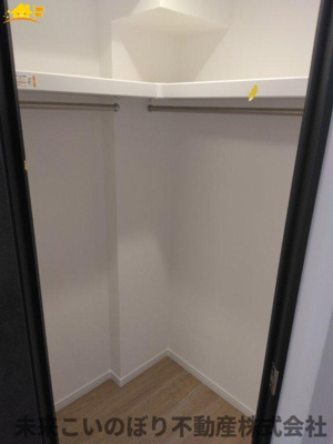 【収納】 | ビー・サイト | たくさん収納可能なウォークインクローゼットがあるので、収納家具を置かずにお部屋がスッキリ！