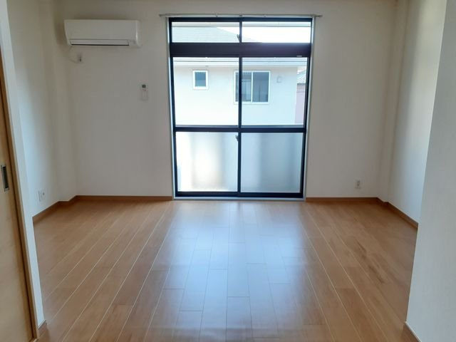 エリール亀井の居間・リビング