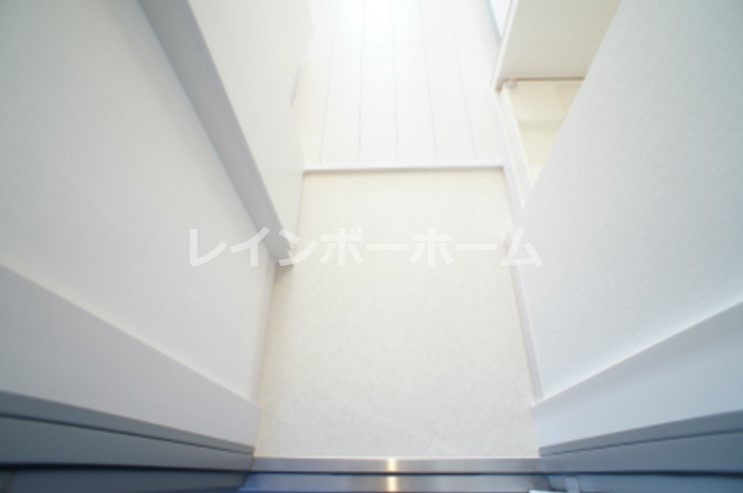 リブリ・鶴瀬の玄関|明るい玄関です