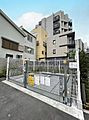 ドゥーエ南千住の駐車場