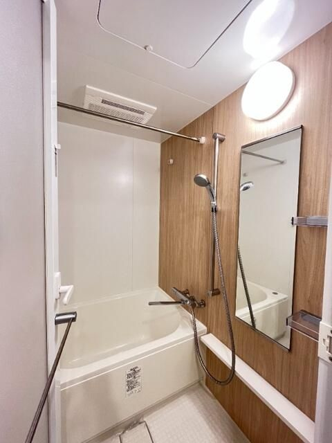 ドゥーエ南千住の浴室