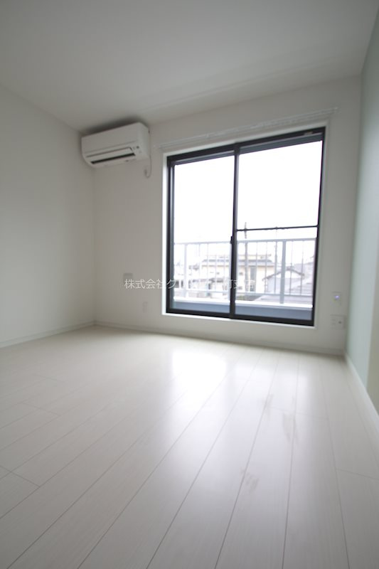 モダンアパートメント鶴見豊岡の洋室