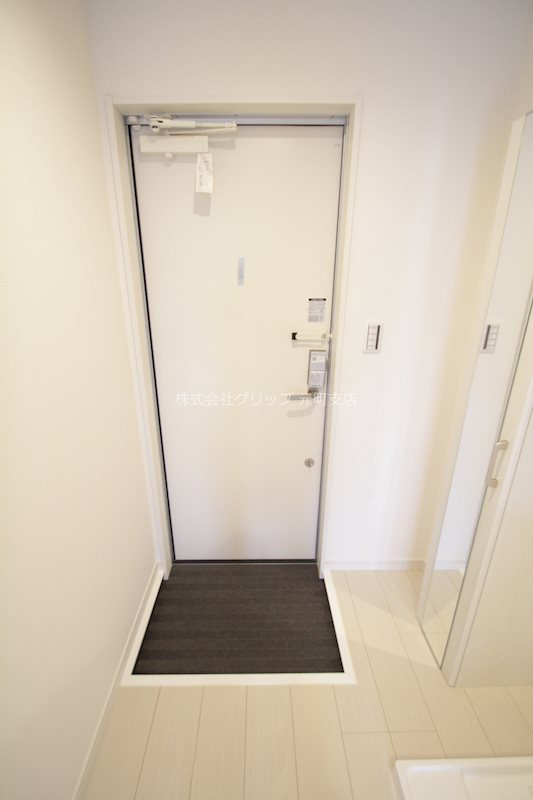 モダンアパートメント鶴見豊岡の玄関