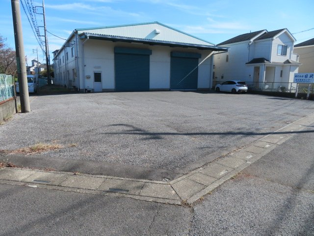 越谷市花田２丁目の倉庫の周辺