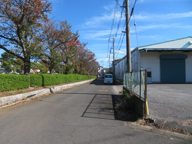 越谷市花田２丁目の倉庫の周辺