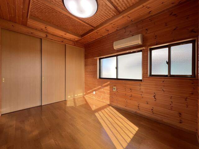 宇都宮市野沢町　3ＤＫ　中古住宅の内装|２階洋室　大型収納あり