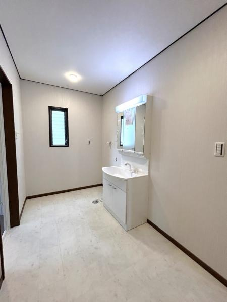 宇都宮市立伏町　５ＬＤＫ　中古住宅の居間・リビング