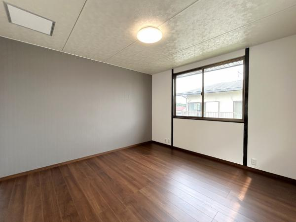 宇都宮市立伏町　５ＬＤＫ　中古住宅の洋室