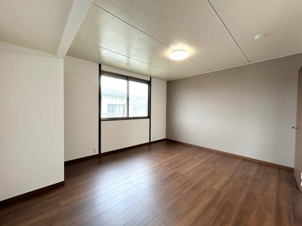 宇都宮市立伏町　５ＬＤＫ　中古住宅の洋室