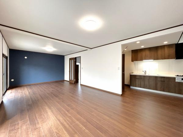 宇都宮市立伏町　５ＬＤＫ　中古住宅の居間・リビング