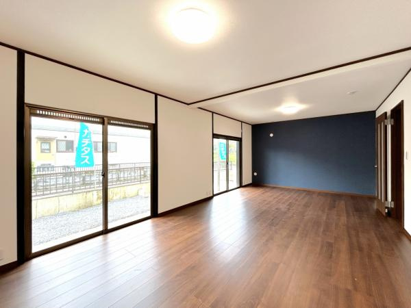 宇都宮市立伏町　５ＬＤＫ　中古住宅の居間・リビング