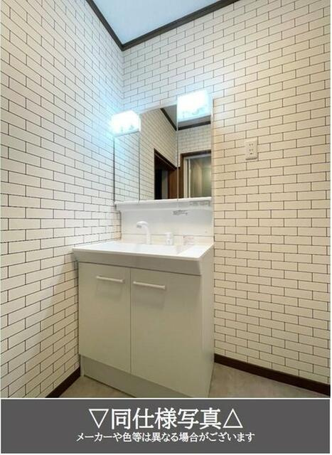 宇都宮市下田原町　2ＬＤＫ　中古住宅の独立洗面台