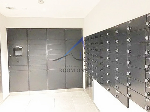 パークリュクス蒲田１丁目のその他共用部分|宅配ボックスと集合ポストです。