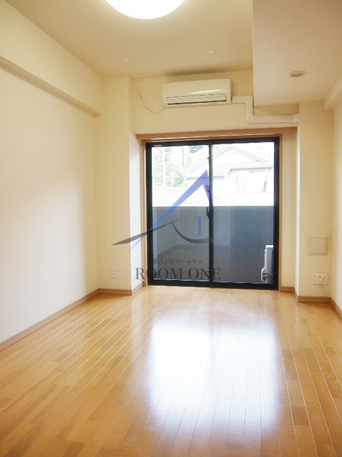 ルーブル大森山王の居間・リビング|洋室のお部屋です。