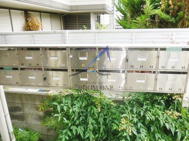 ガーデンハウス三軒茶屋のその他共用部分|集合ポストです。