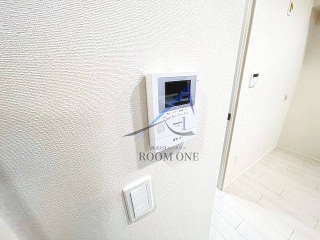 グランドゥール東綾瀬のセキュリティ|モニター付きインターホンです。