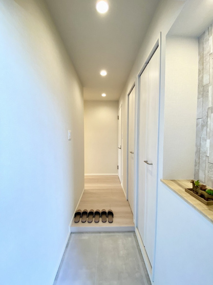 【玄関】 | ★仲介手数料無料★モナーク碑文谷（近隣には商業施設が揃っています　学芸大学駅は個人商店街が並んでいて楽しいです）