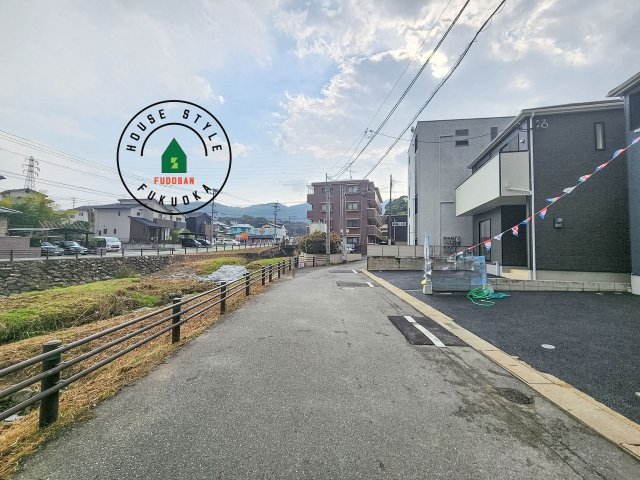 福岡市早良区野芥4丁目第25-2棟（1号棟）の前面道路含む現地写真|前面道路です。
