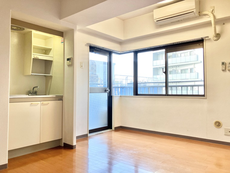 ＮＩＣアーバンハイム根津公園の居間・リビング