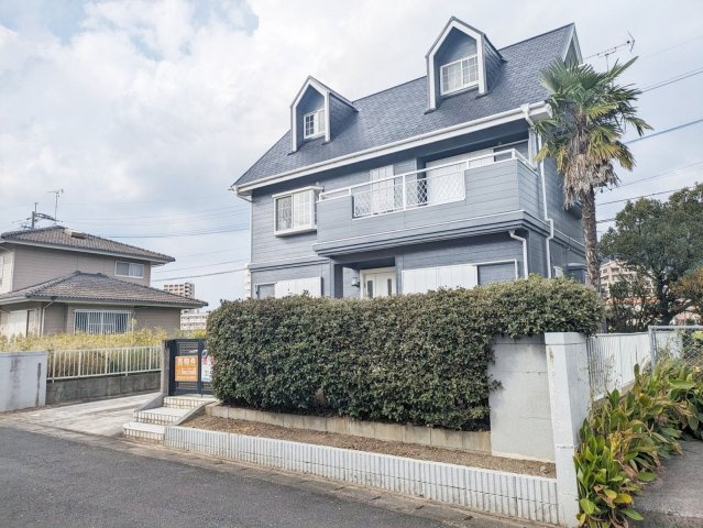 【外観】 | 宗像市石丸１丁目　戸建て | 屋根から突き出したドーマーが特徴的なおしゃれな外観です