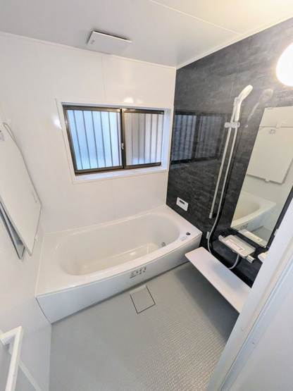 【浴室】 | 春日市光町２丁目　戸建て | 1坪タイプの広々とした浴室で一日の疲れもサッパリ洗い流せます