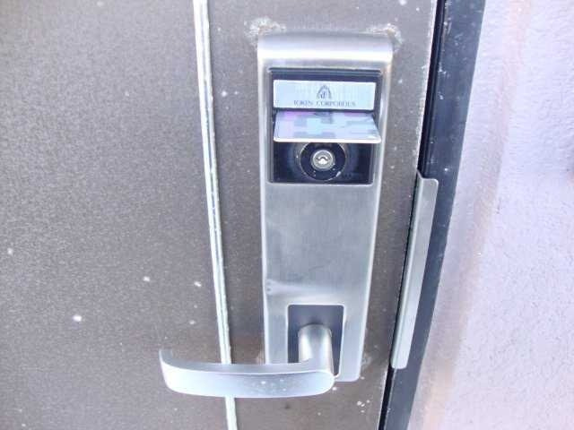 スマイルハイムの玄関|カードキー