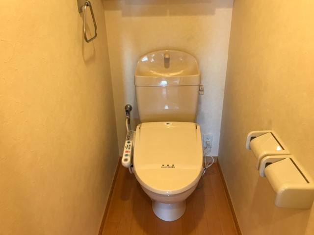 アラモード　ガーデンのトイレ|シャワー付トイレ