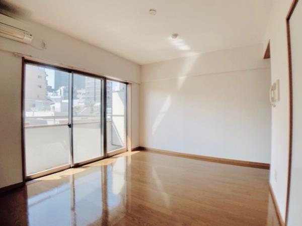 ティアラ恵比寿の居間・リビング