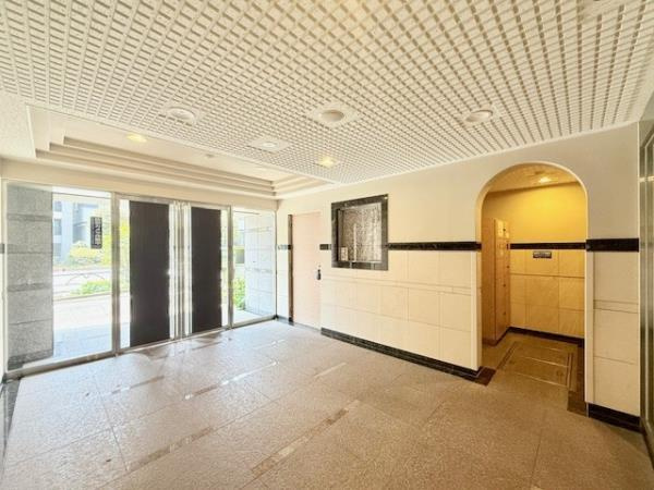 エコロジー白山レジデンスのエントランス