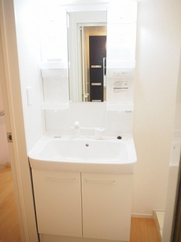 シー　フリーデの洗面所|明るい洗面所です