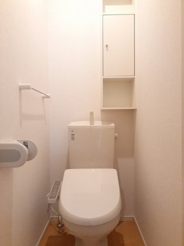 ラパンⅢのトイレ|落ち着いた色調のトイレです