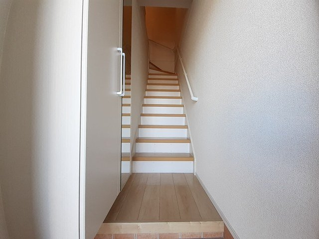 サニーⅢの玄関|収納もある玄関です