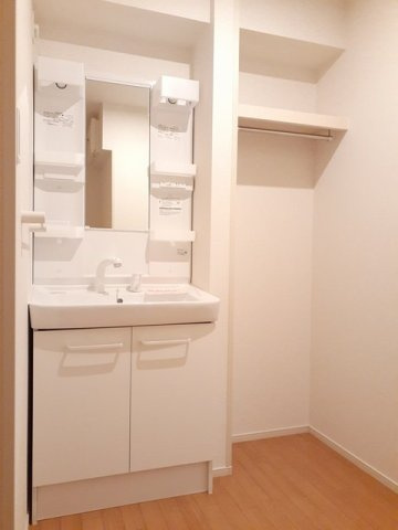 ドゥ・ステージアⅥの洗面所|脱衣スペースもあります