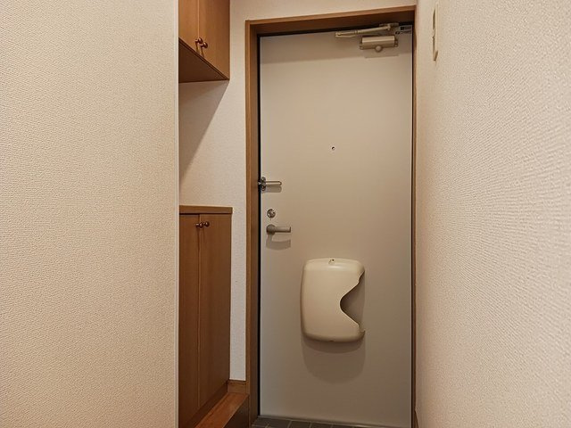 セーラ・クルーＤの玄関|収納もある玄関です