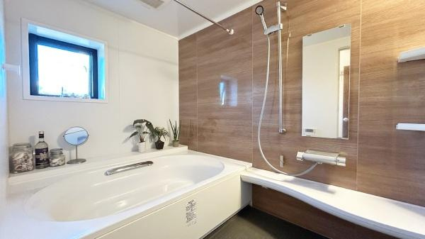 世田谷区鎌田２丁目の中古一戸建の浴室|１６２４サイズのゆったりとお過ごしいただけるバスルームです。心と身体の疲れを癒してくれる安らぎの空間♪