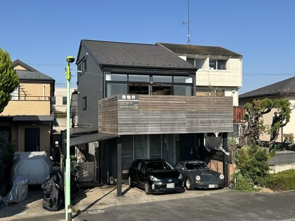 【外観】 | 日が当たり、あたたかながらもスタイリッシュなたたずまいです！