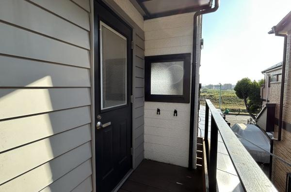 世田谷区鎌田２丁目の中古一戸建の玄関|２階玄関前の写真です！
